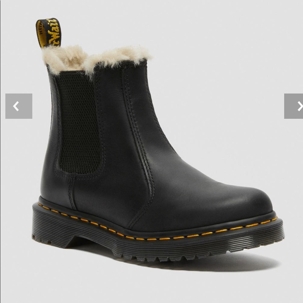 Dr. Martens 2976 fur lined Chelsea boot women’s US 7